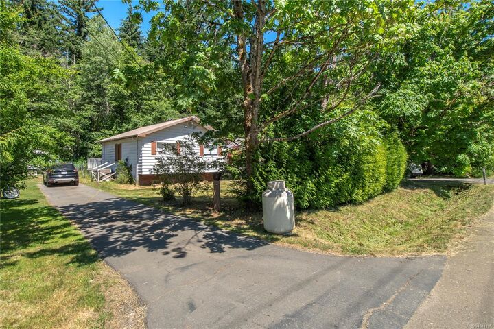 Property Photo: 7602 Island Hwy N BC V9J 1G3