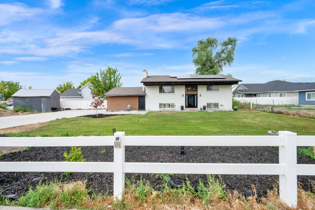 Property Photo: 1440 W 1500 S UT 84087