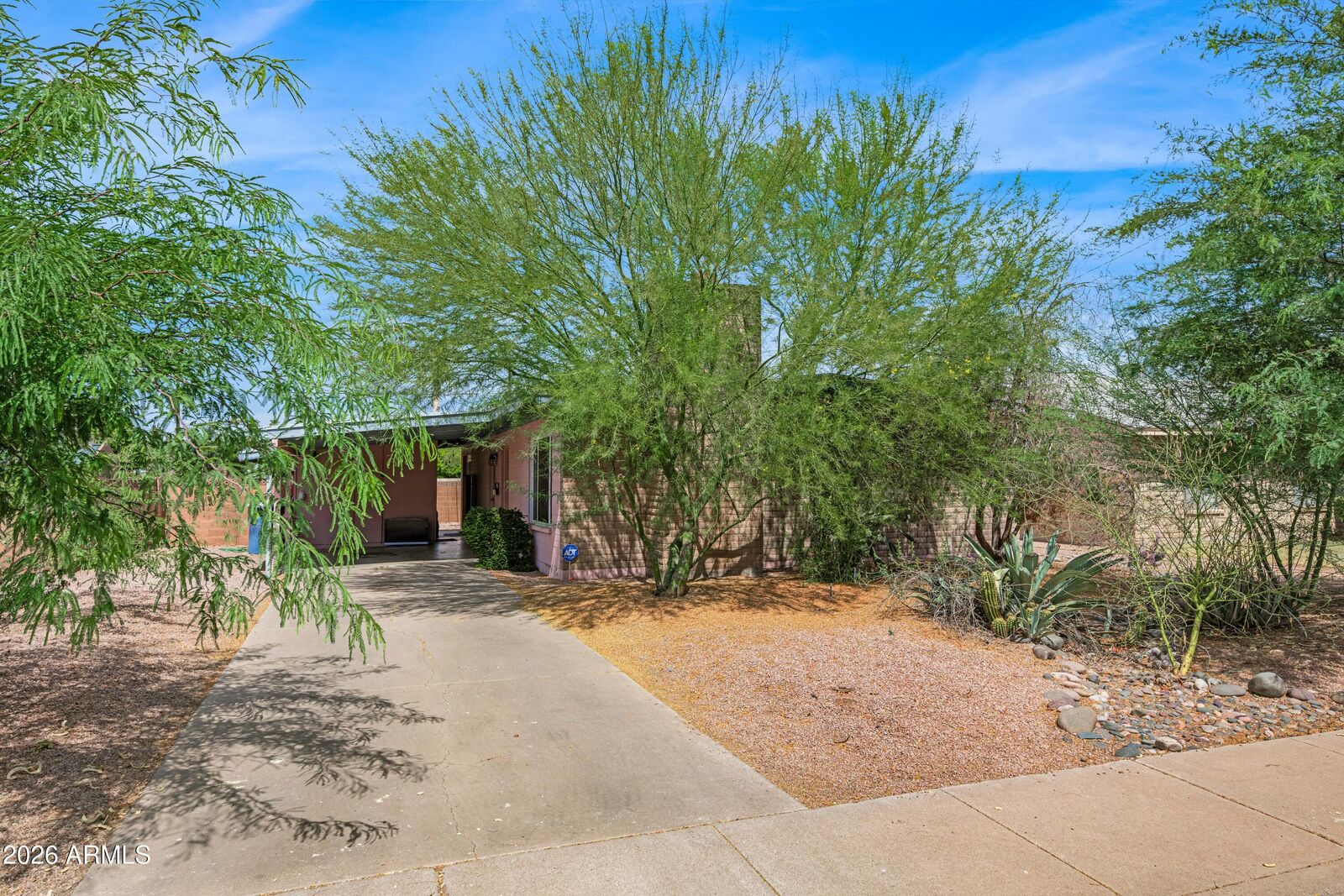 Property Photo:  2606 S Jentilly Lane  AZ 85282 