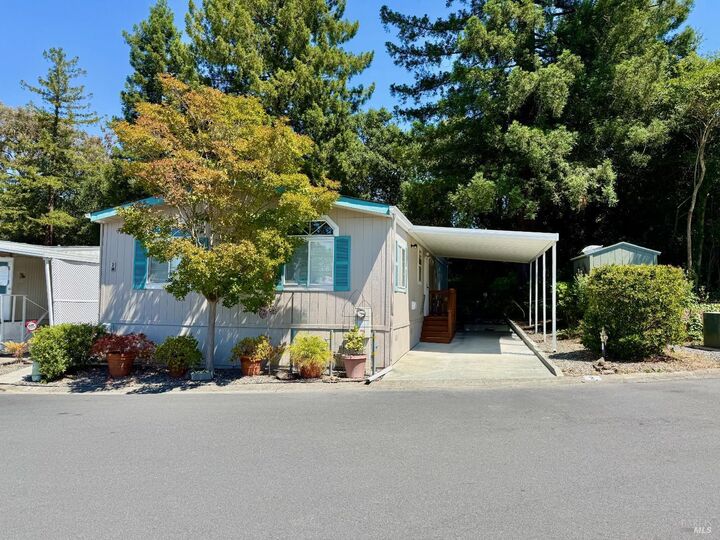 Property Photo: 2 Bluejay Drive CA 95409