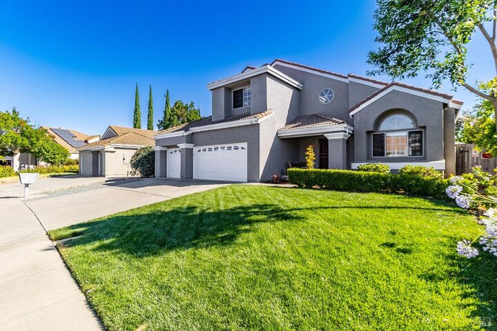 Property Photo: 724 Bundoran Way CA 95688