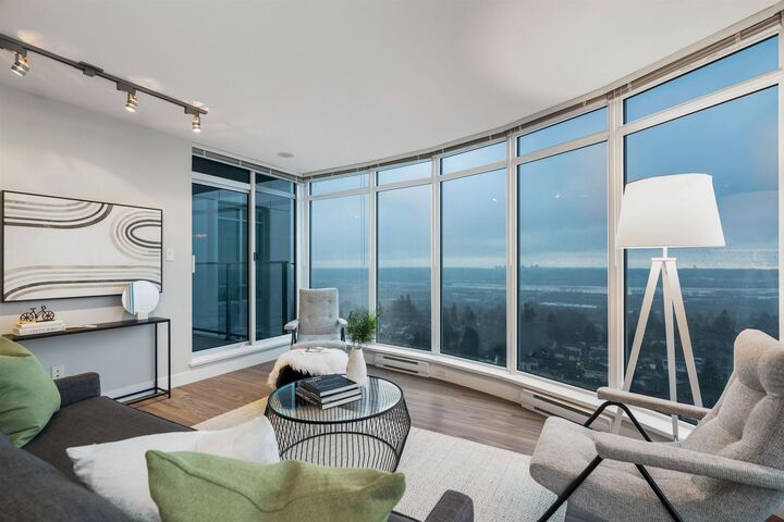 Property Photo:  958 Ridgeway Avenue 1802  BC V3K 0C5 