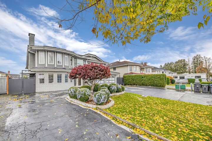 Property Photo: 12432 75 Avenue BC V3W 0R5