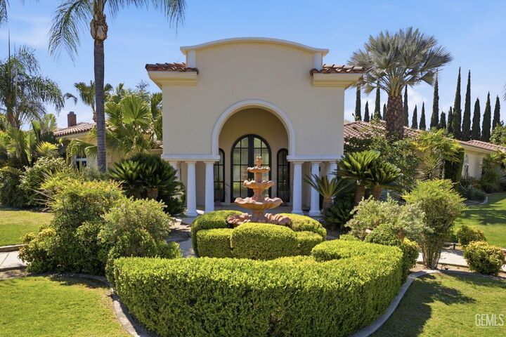 Property Photo:  