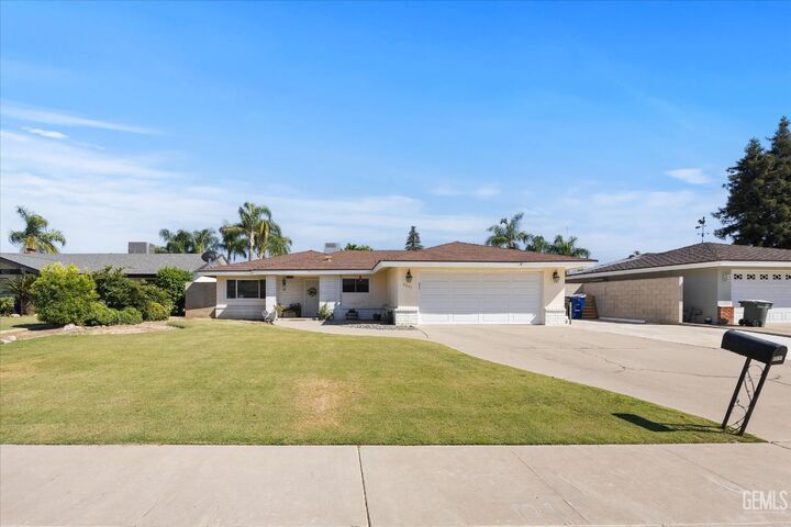 Property Photo:  6621 Vancouver Drive  CA 93309 