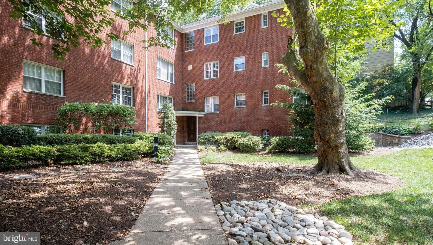 Property Photo:  1423 N Nash Street N-208  VA 22209 