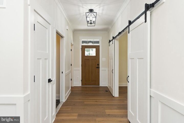 Property Photo:  19507 Fisher Avenue  MD 20837 