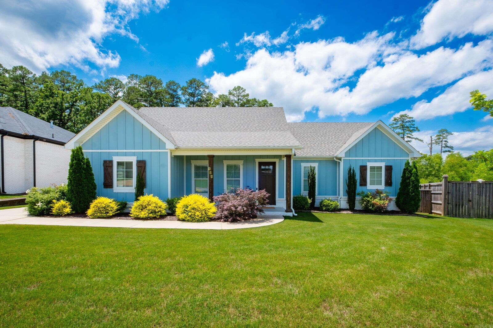 Property Photo:  124 Caurel Circle  AR 72223-5262 