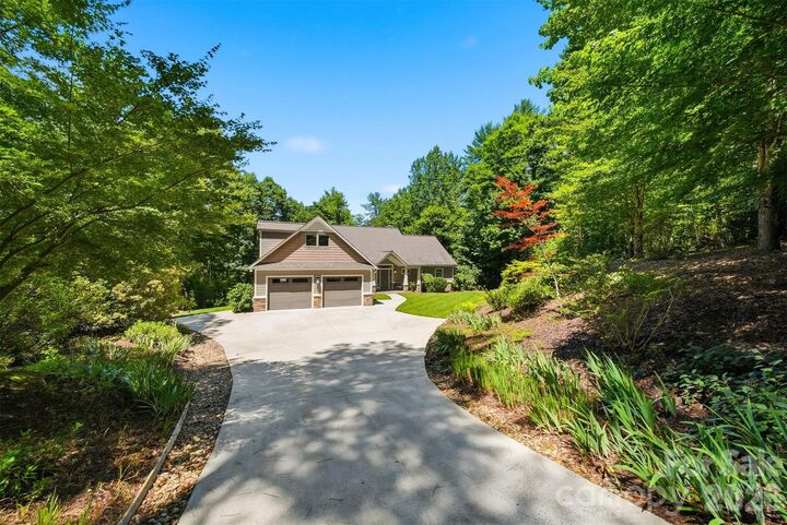 Property Photo: 104 Rivercliff Drive W NC 28612