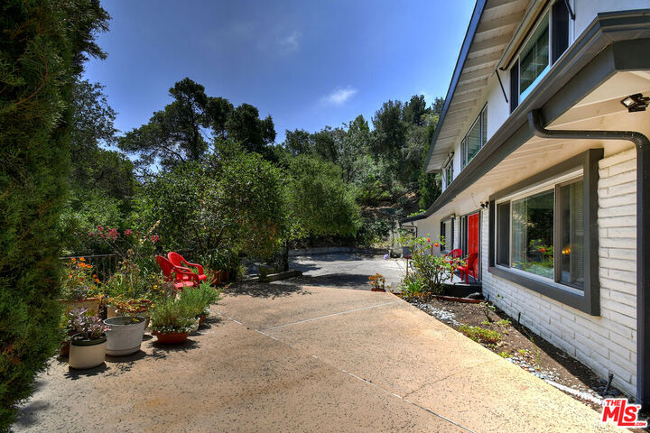 Property Photo:  11944 Briarvale Lane  CA 91604 