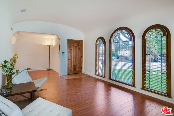 Property Photo:  4264 Mildred Ave  CA 90066 