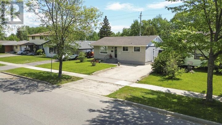 Property Photo:  133 Whalen St  ON P7A 7H9 