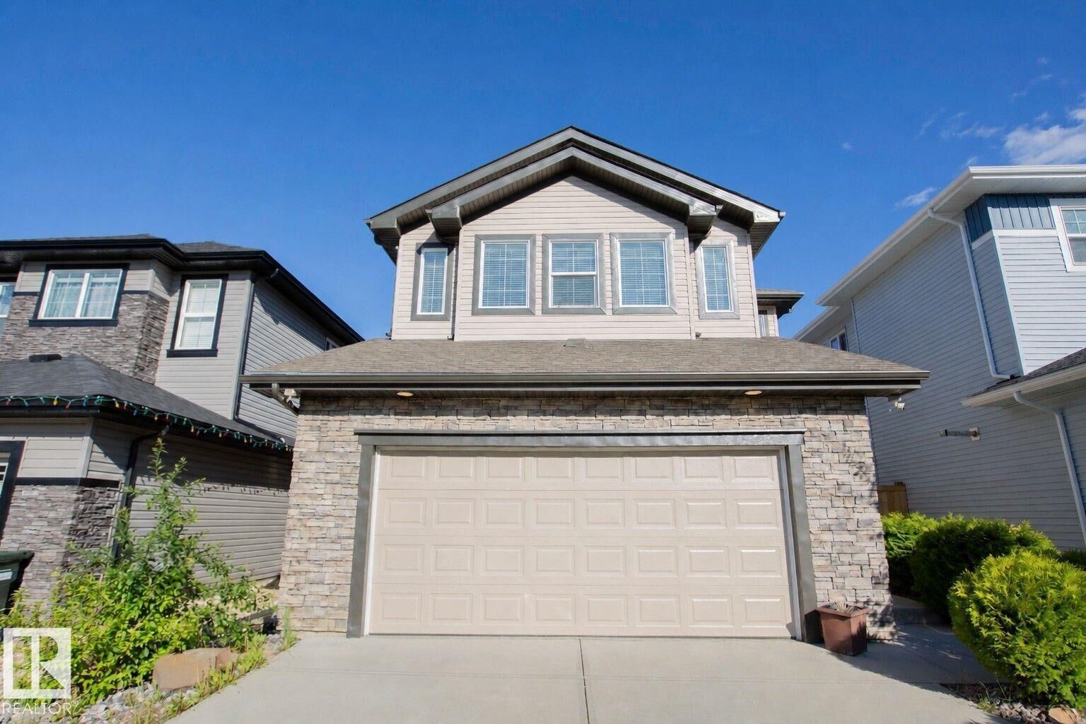 Property Photo:  8 Meadowlink Cm  AB T7X 0W1 