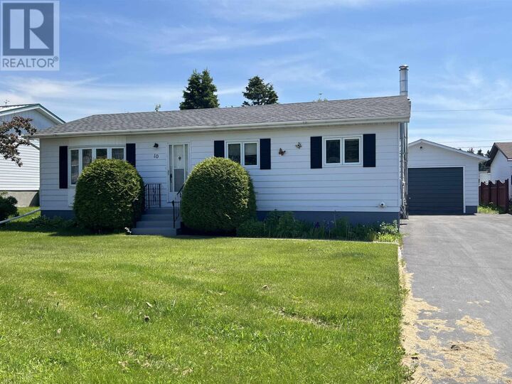10 Lloyd Irwin St — photo 1