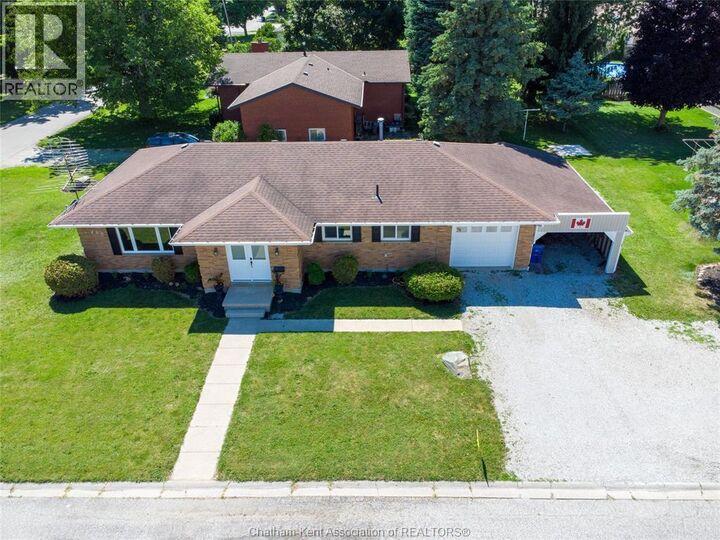 Property Photo:  238 Davies Street East  ON N0P 1M0 