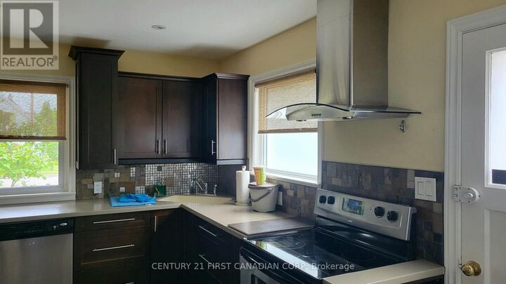 Property Photo:  49 Woodward Avenue  ON N6H 2G6 