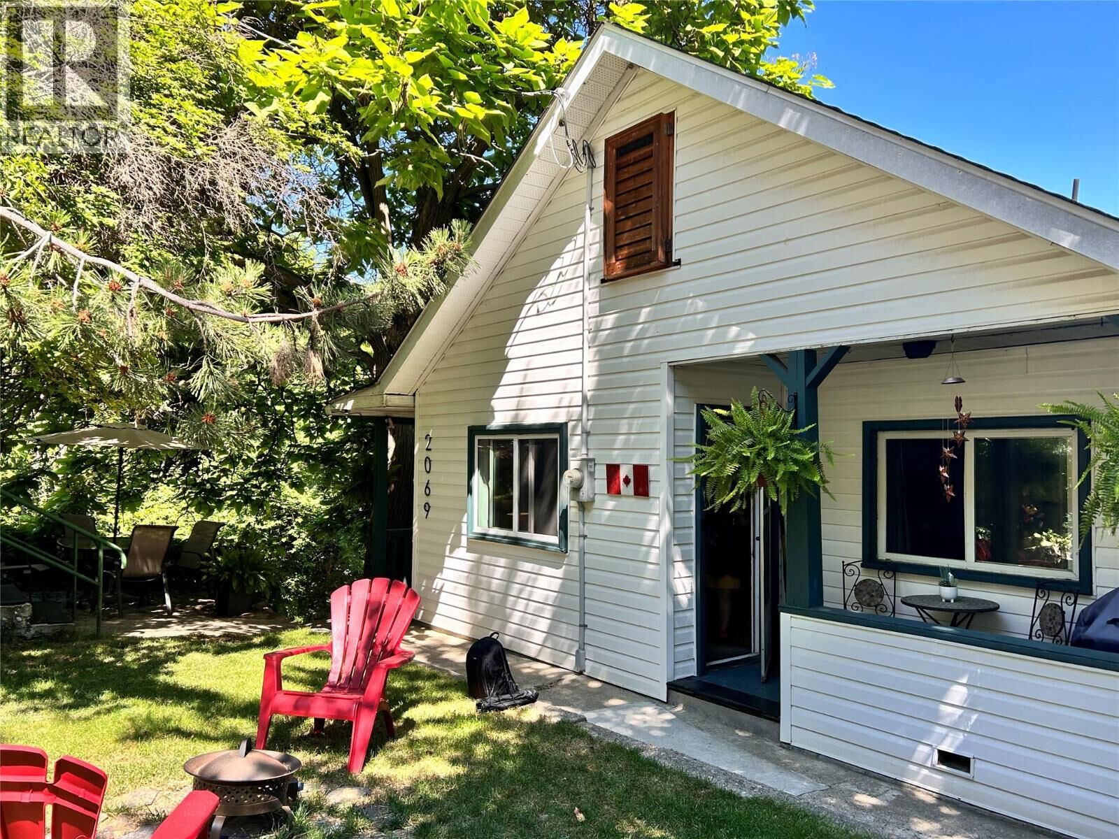Property Photo:  2069 Daniel Street  BC V1R 4H1 