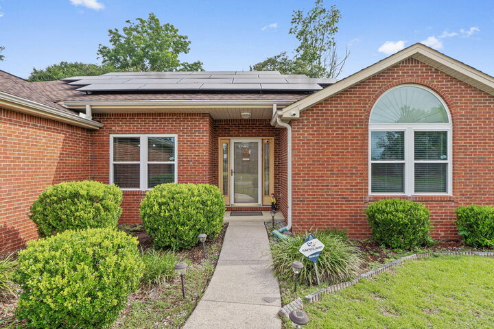 Property Photo:  2807 Mohican Way  FL 32539 