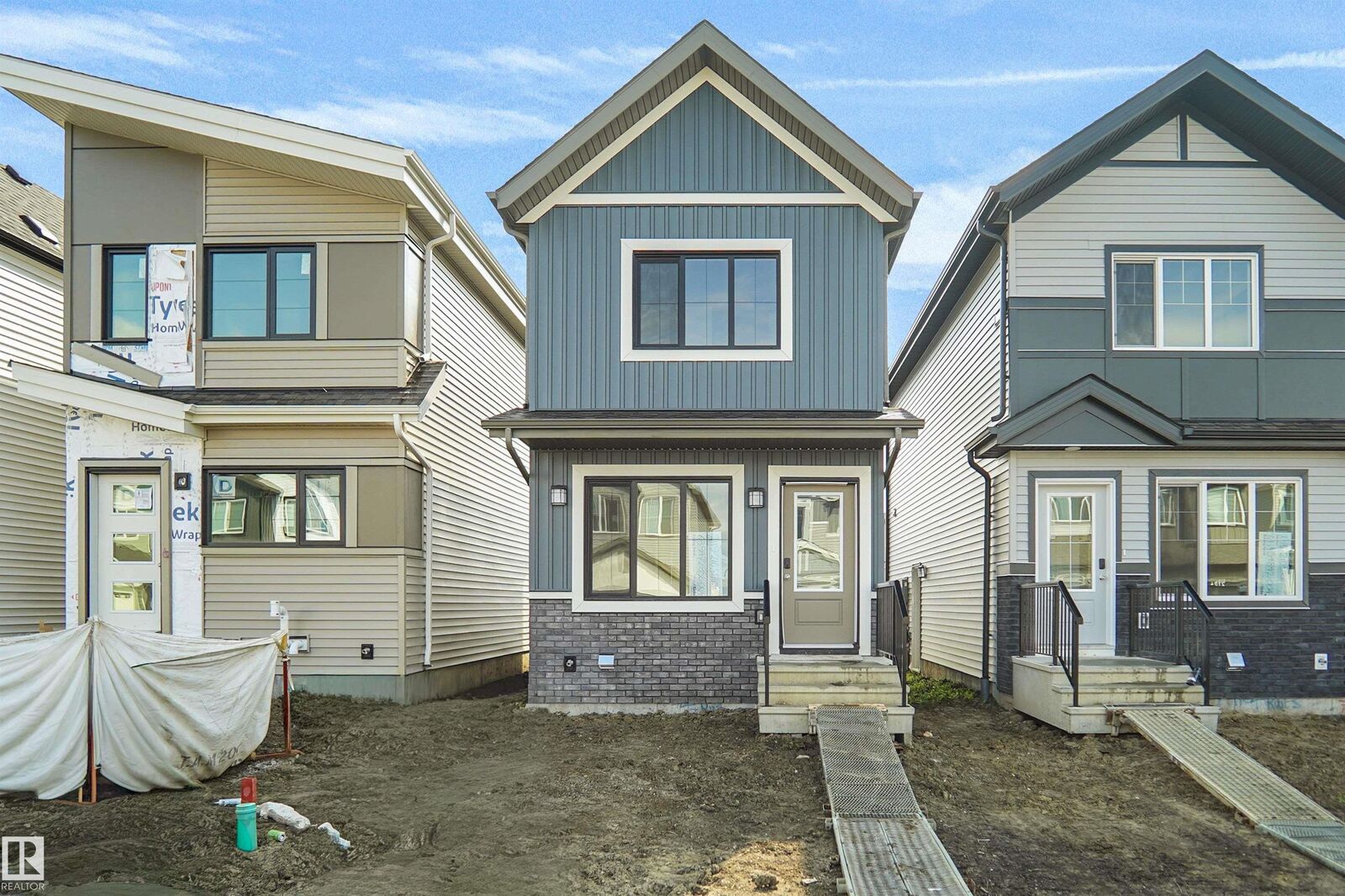 Property Photo: 2119 210 Street NW AB T5S 0T1