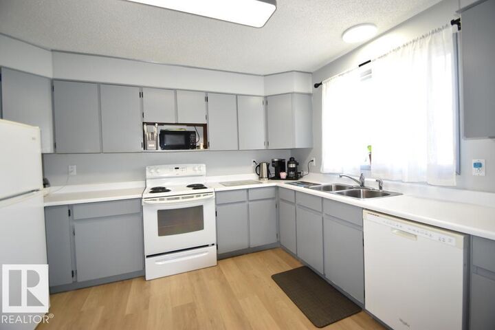 Property Photo: 5308 Willow Drive AB T0A 0M0