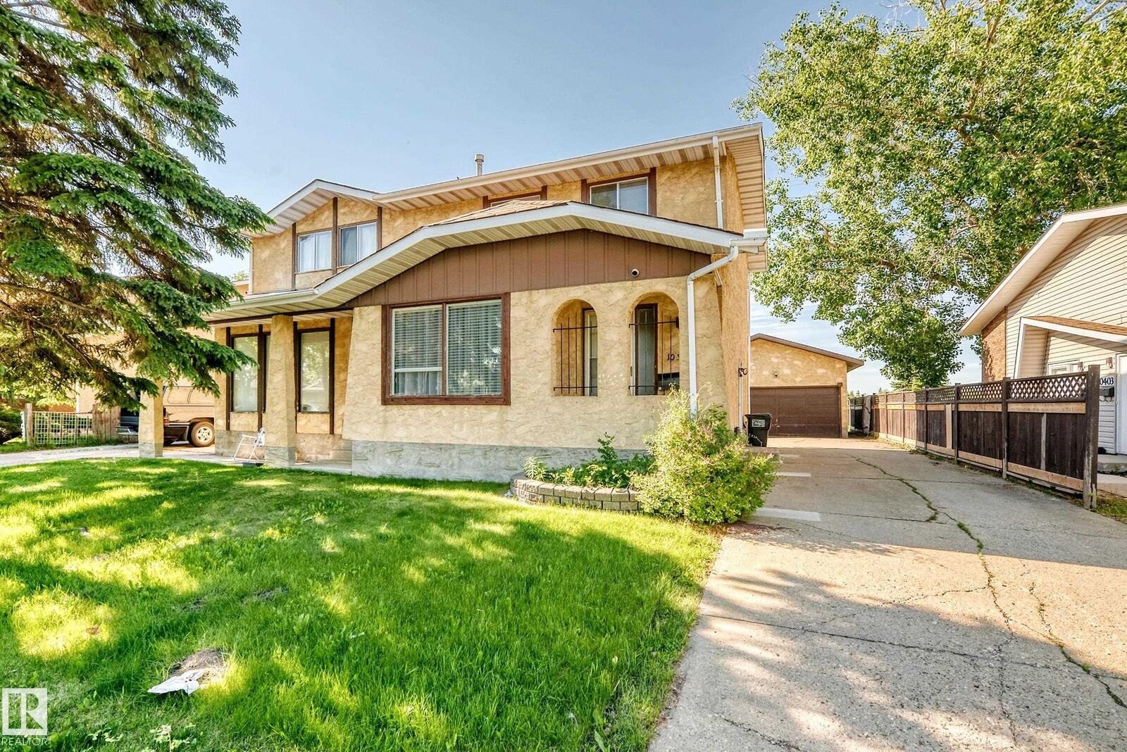 Property Photo:  10325 164 Avenue NW  AB T5X 2J2 
