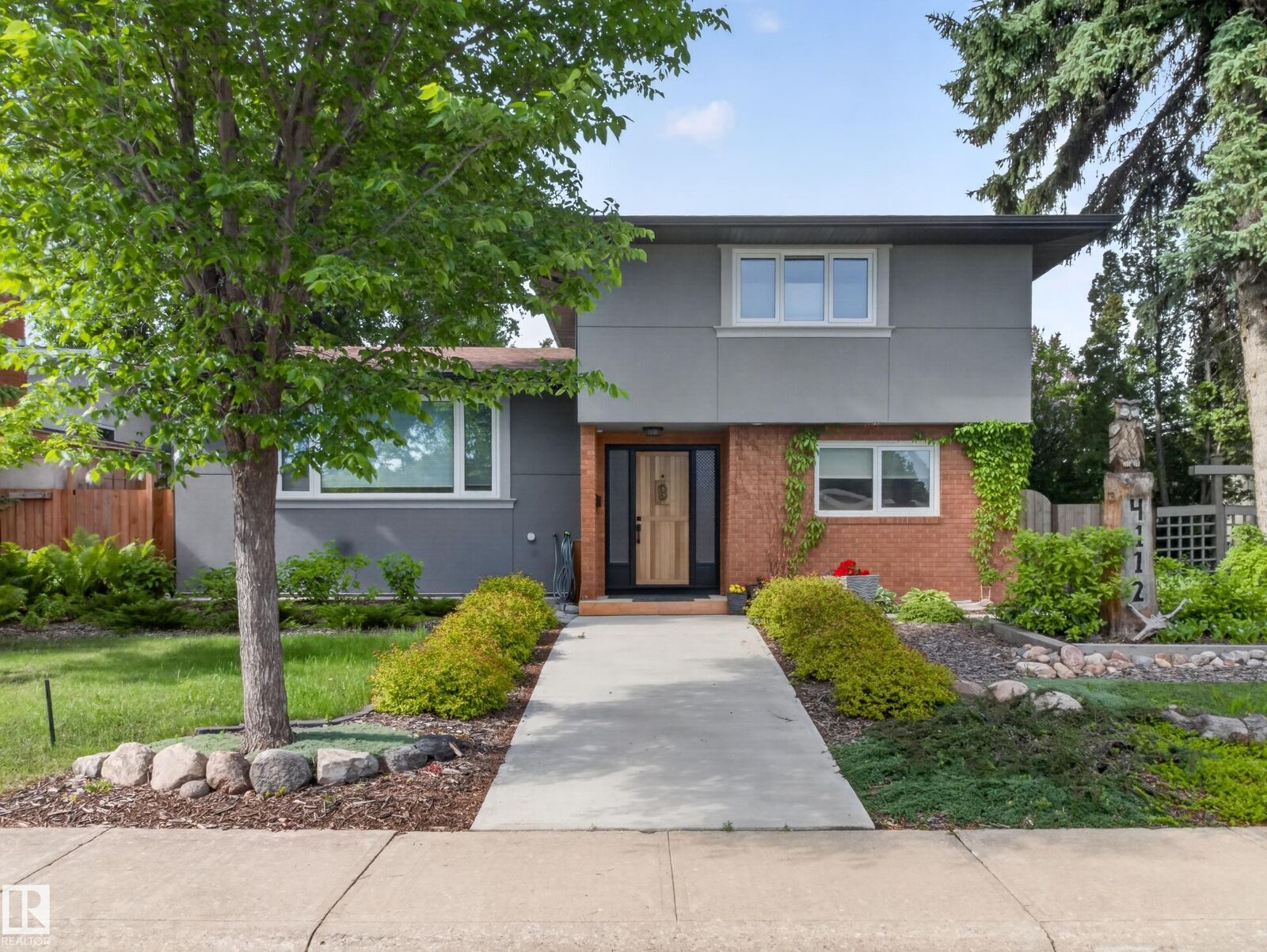 Property Photo:  4112 120 Street NW  AB T6J 1Y1 