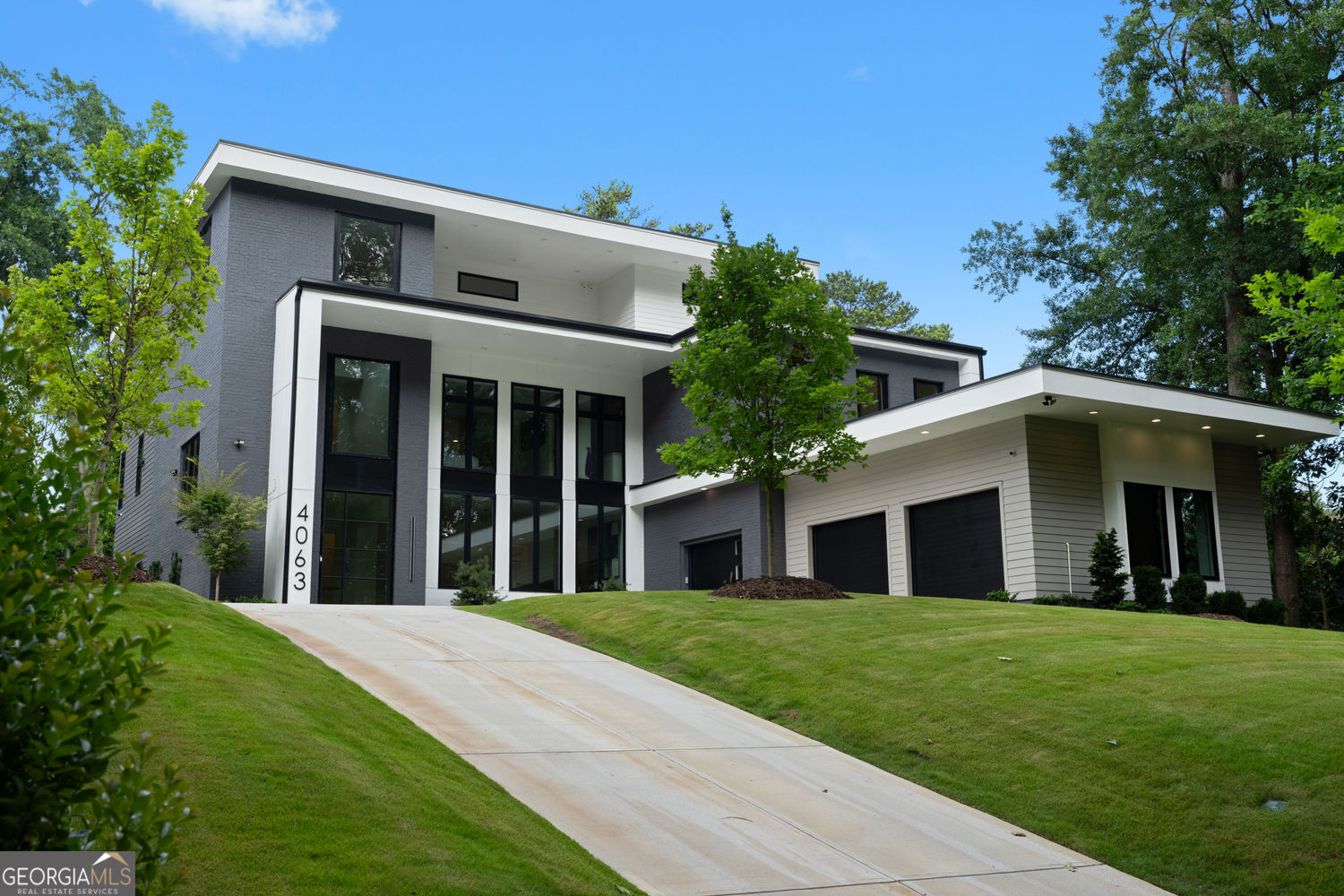 Property Photo:  4063 Rickenbacker Drive NE  GA 30342 