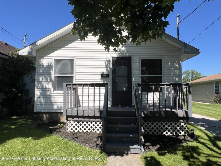 Property Photo: 616 S Fairview Avenue MI 48912