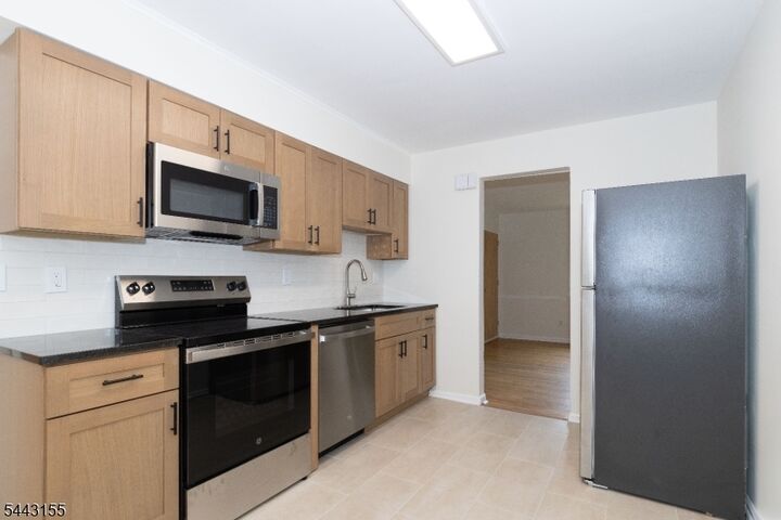 Property Photo:  7 Stone Hill Rd  NJ 07081 