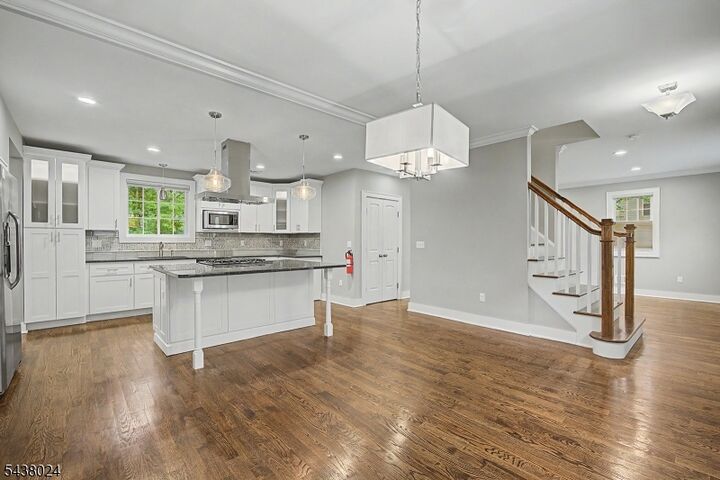 Property Photo:  8 Phyllis Pl  NJ 07869 