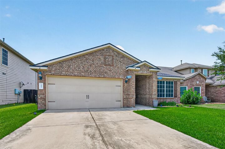 Property Photo: 902 Marigold Road TX 77521