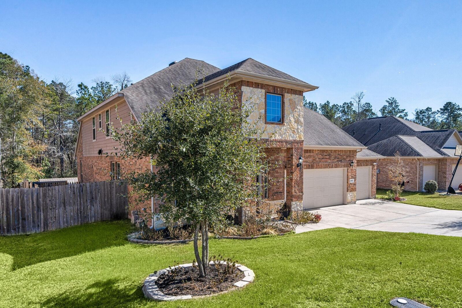 Property Photo:  2007 Brookmont Drive  TX 77301 