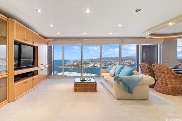 Property Photo: 425 South Street 3502 HI 96813
