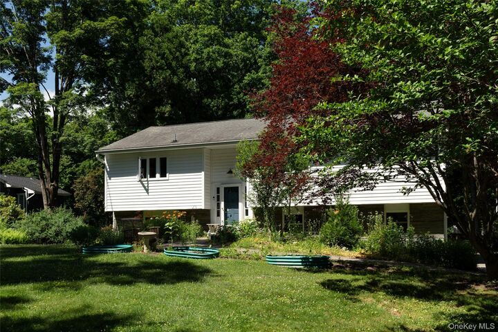 Property Photo:  22 Crosmour Road  NY 12572 