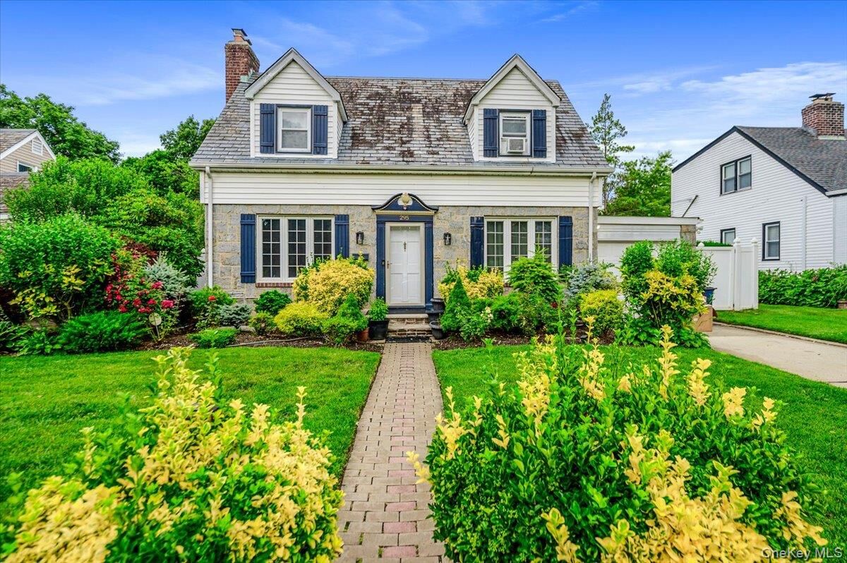 Property Photo:  295 Maryland Avenue  NY 11520 