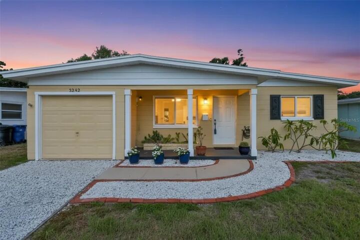 Property Photo: 3242 Kingston Street N FL 33713