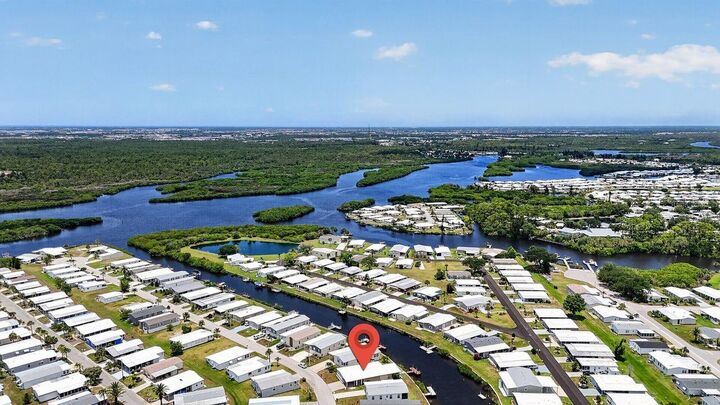 Property Photo: 654 Blackburn Boulevard FL 34287