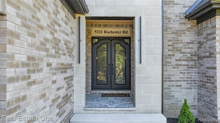 Property Photo: 5321 Rochester Road MI 48058