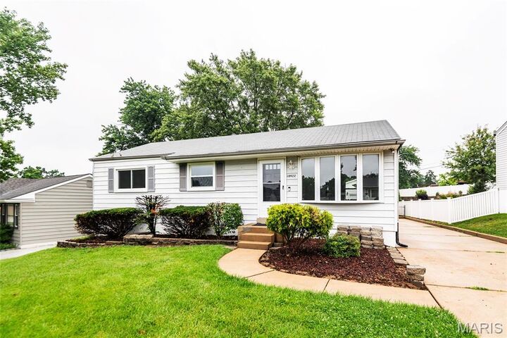 Property Photo: 10922 Juniper Court MO 63123