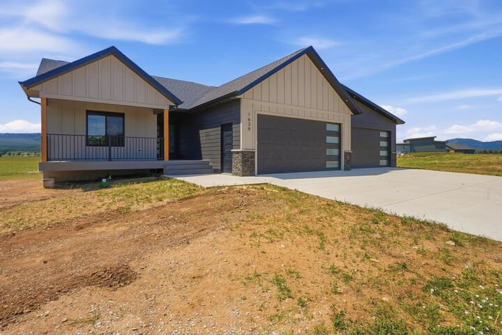 Property Photo:  1639 Oak Crest Court  SD 57783-0000 