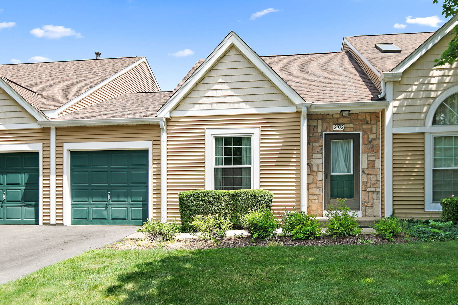 Property Photo: 2032 Teton Parkway 2032 IL 60102