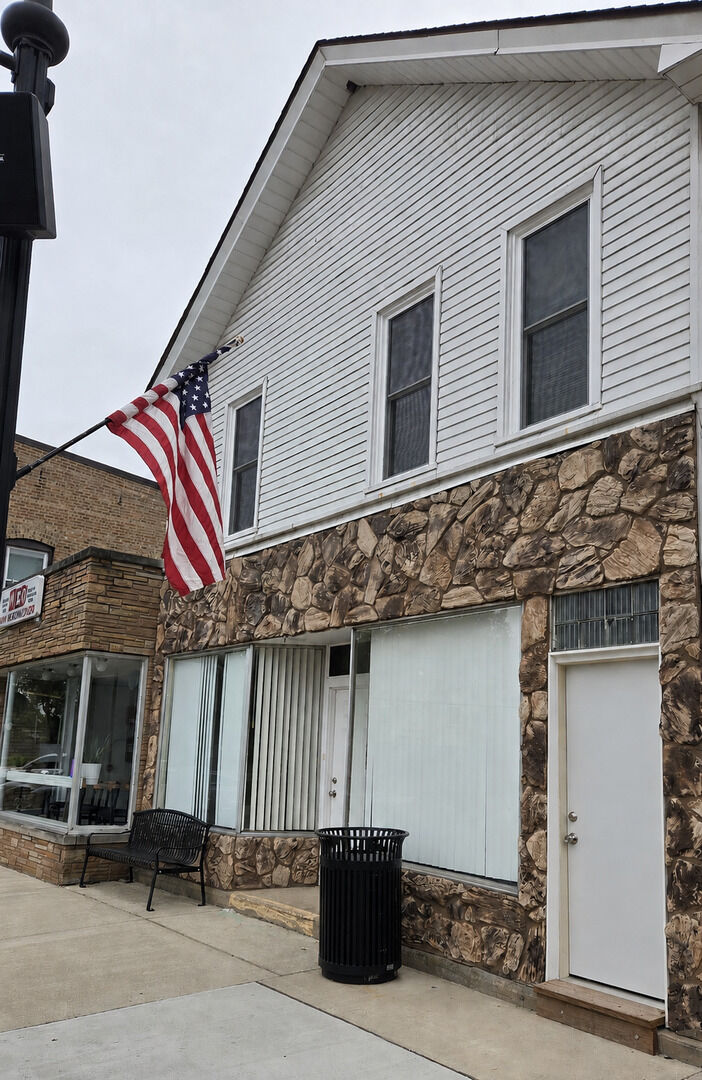 Property Photo: 127 Cedar Avenue 2R IL 60046