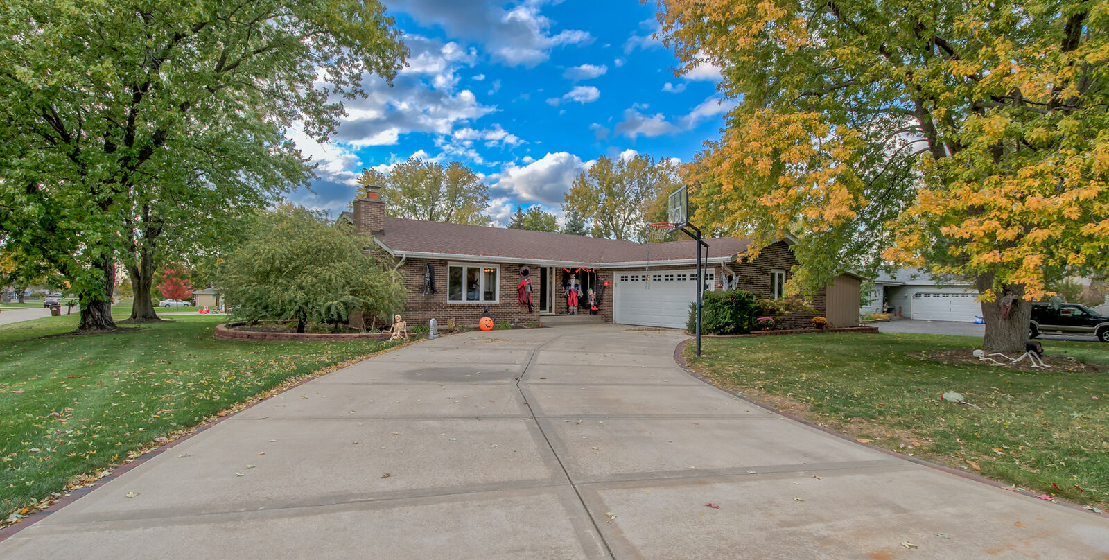 Property Photo:  1605 S Regan Road  IL 60451 