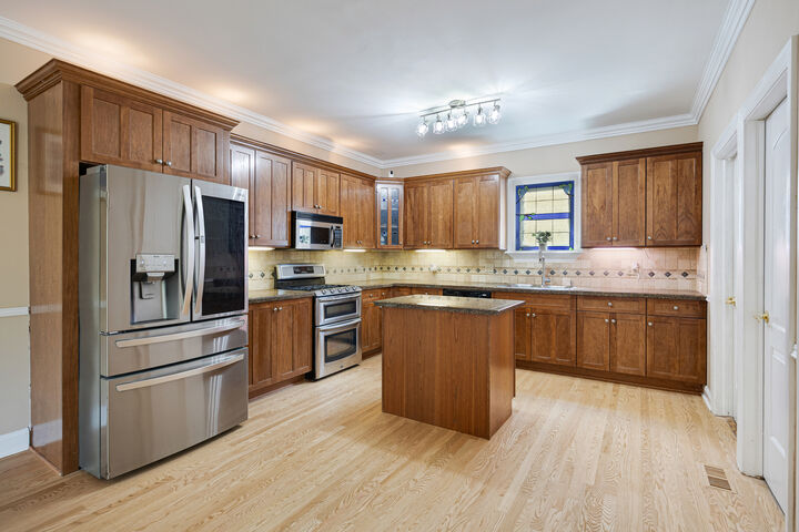 Property Photo:  335 W Carriage Lane  IL 60106 