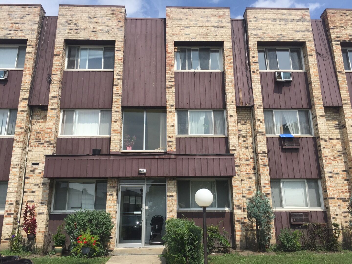 Property Photo:  8667 1/2 W Foster Avenue 1C  IL 60656 