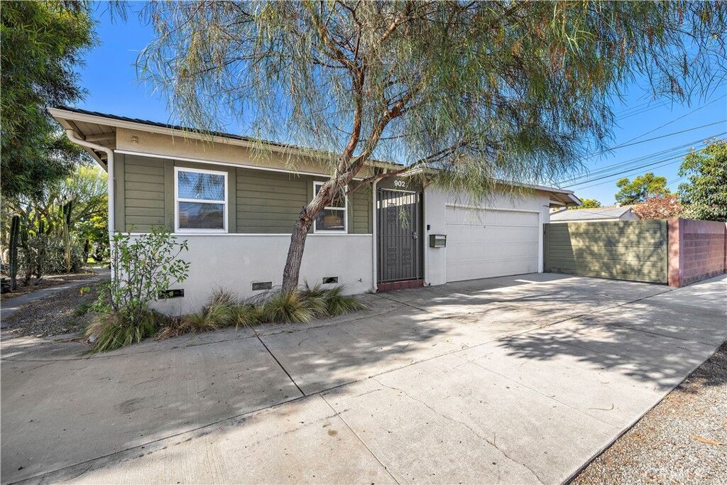 Property Photo:  902 N Mohawk  CA 92801 