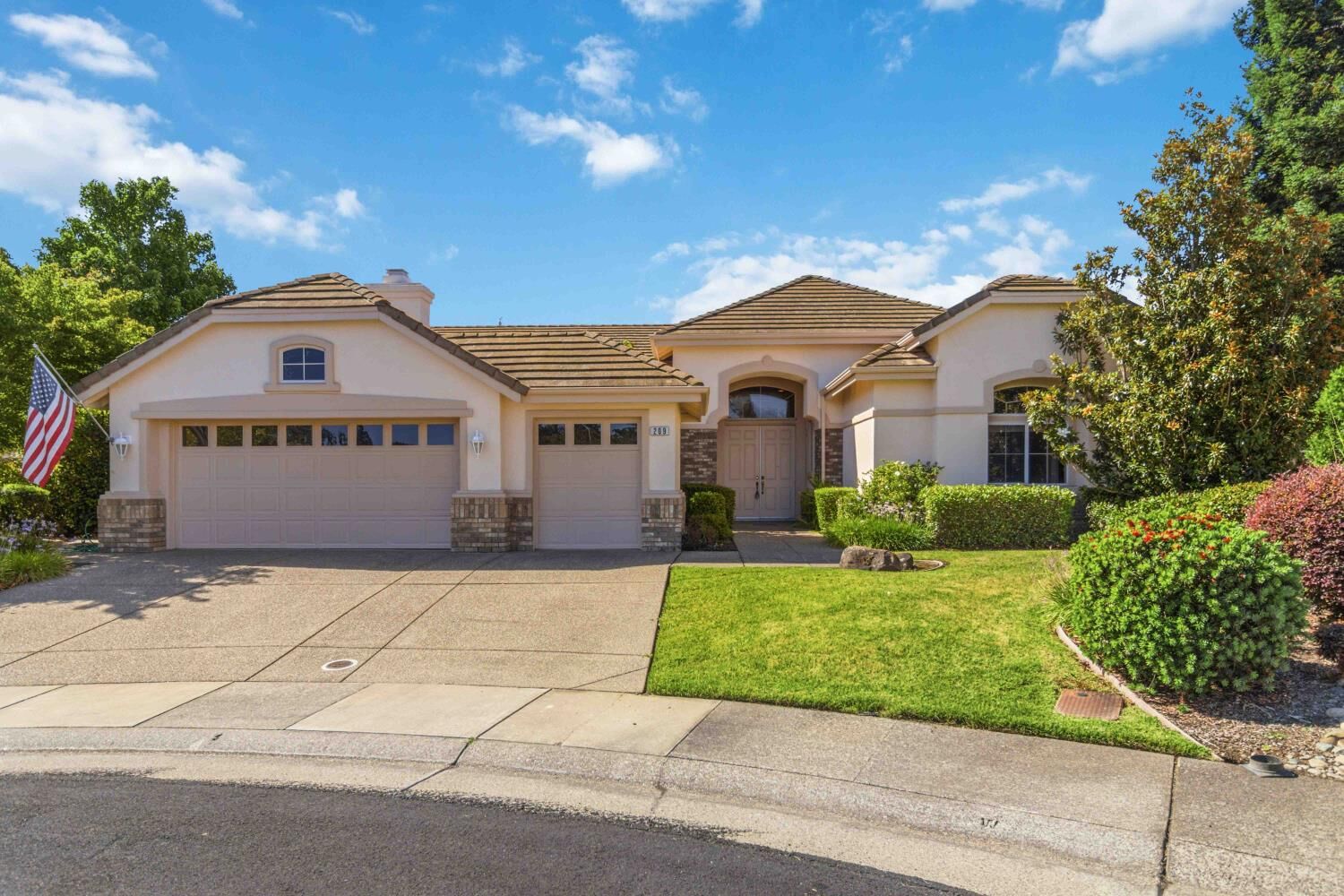 Property Photo: 209 Strongbox Court CA 95747