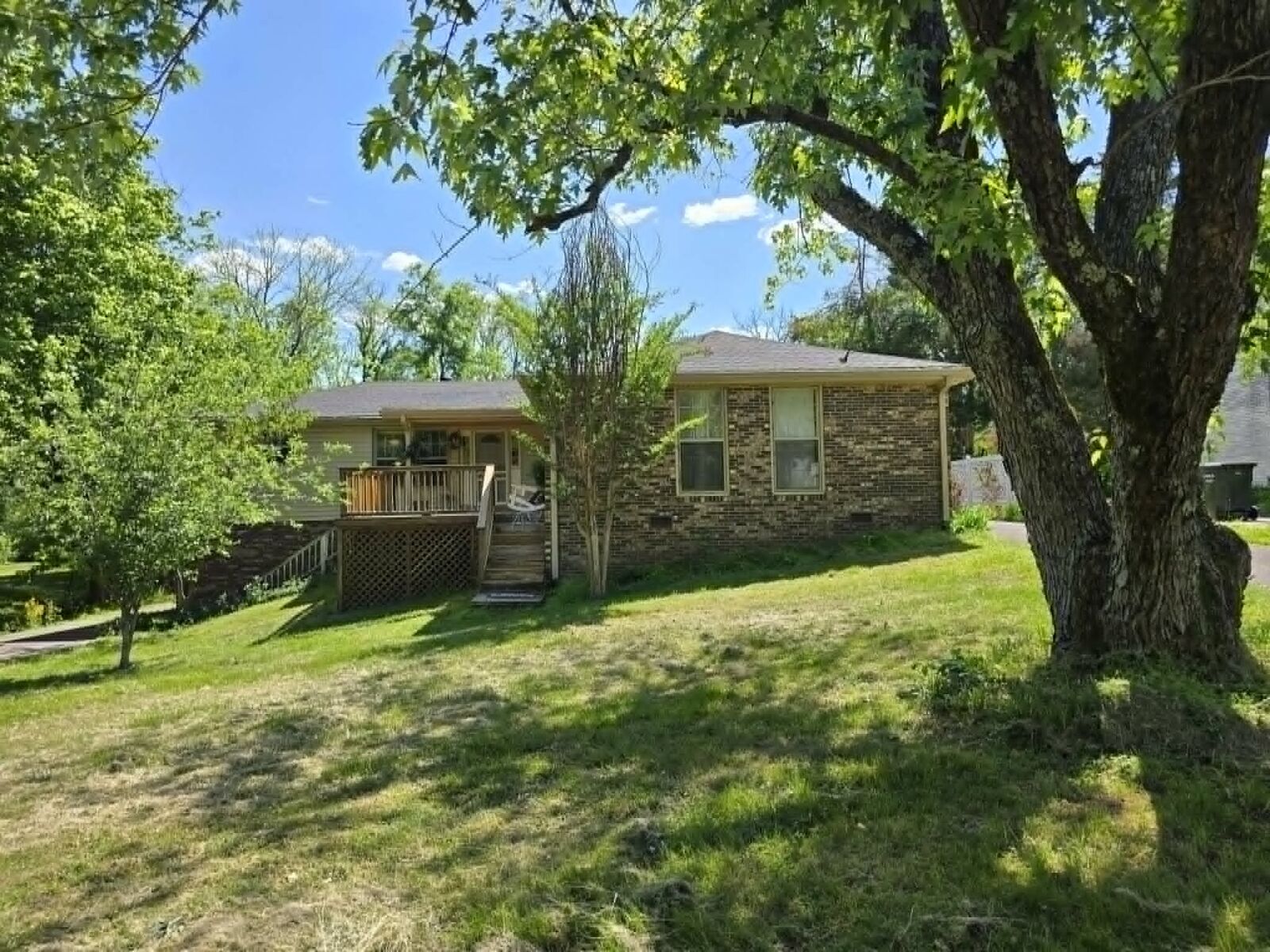 Property Photo:  605 Harpeth Pkwy E  TN 37221 