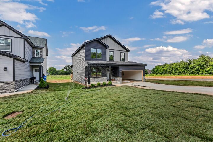 Property Photo:  2812 Brewster Dr  TN 37042 