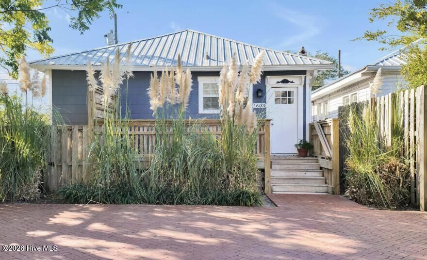 Property Photo:  1603 Castle Street  NC 28401 